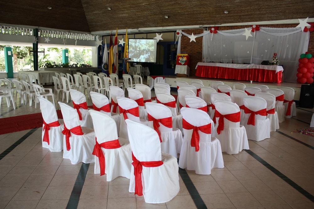 Hotel Guadaira Resort Melgar Ngoại thất bức ảnh